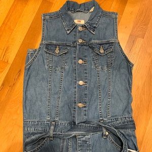 Levi’s Denim Jumpsuit, sleeveless & tie-waist. Size small